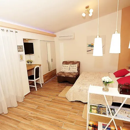 アパート Center ザダル